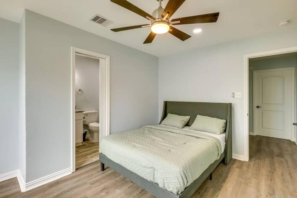 Vacation Home Lake Livingston! Onalaska Ngoại thất bức ảnh
