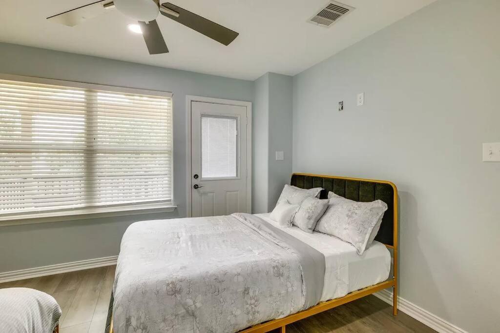 Vacation Home Lake Livingston! Onalaska Ngoại thất bức ảnh