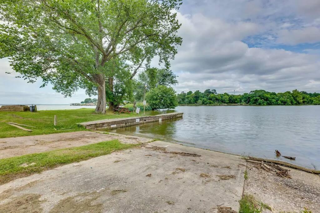 Vacation Home Lake Livingston! Onalaska Ngoại thất bức ảnh