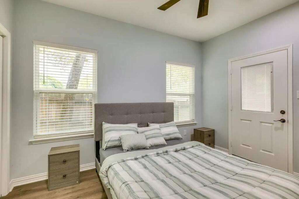 Vacation Home Lake Livingston! Onalaska Ngoại thất bức ảnh