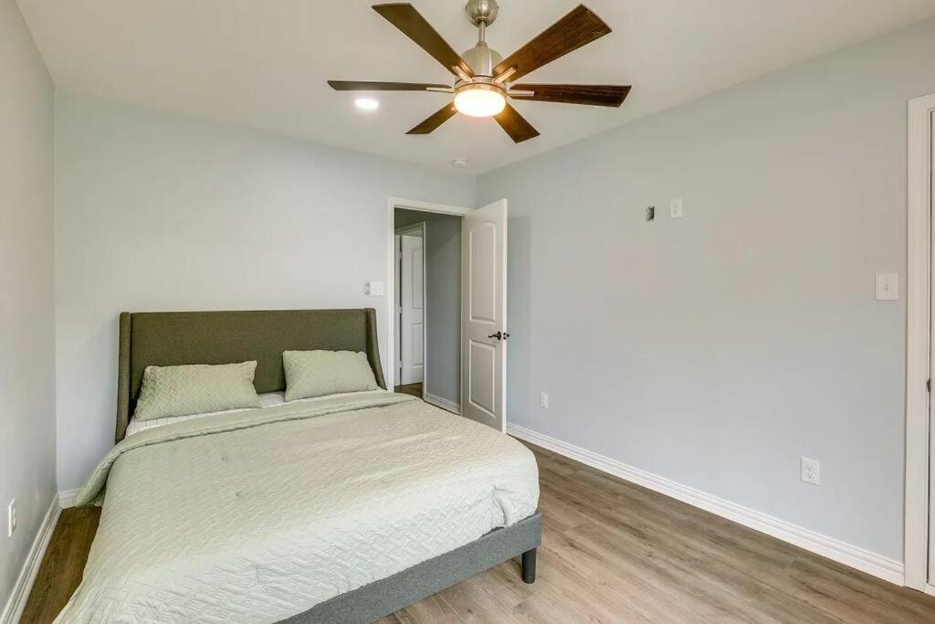 Vacation Home Lake Livingston! Onalaska Ngoại thất bức ảnh