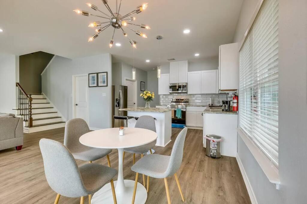 Vacation Home Lake Livingston! Onalaska Ngoại thất bức ảnh