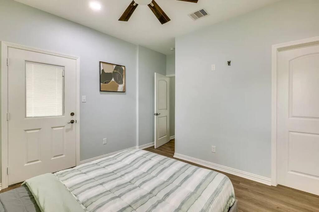 Vacation Home Lake Livingston! Onalaska Ngoại thất bức ảnh