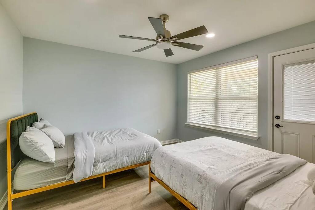 Vacation Home Lake Livingston! Onalaska Ngoại thất bức ảnh